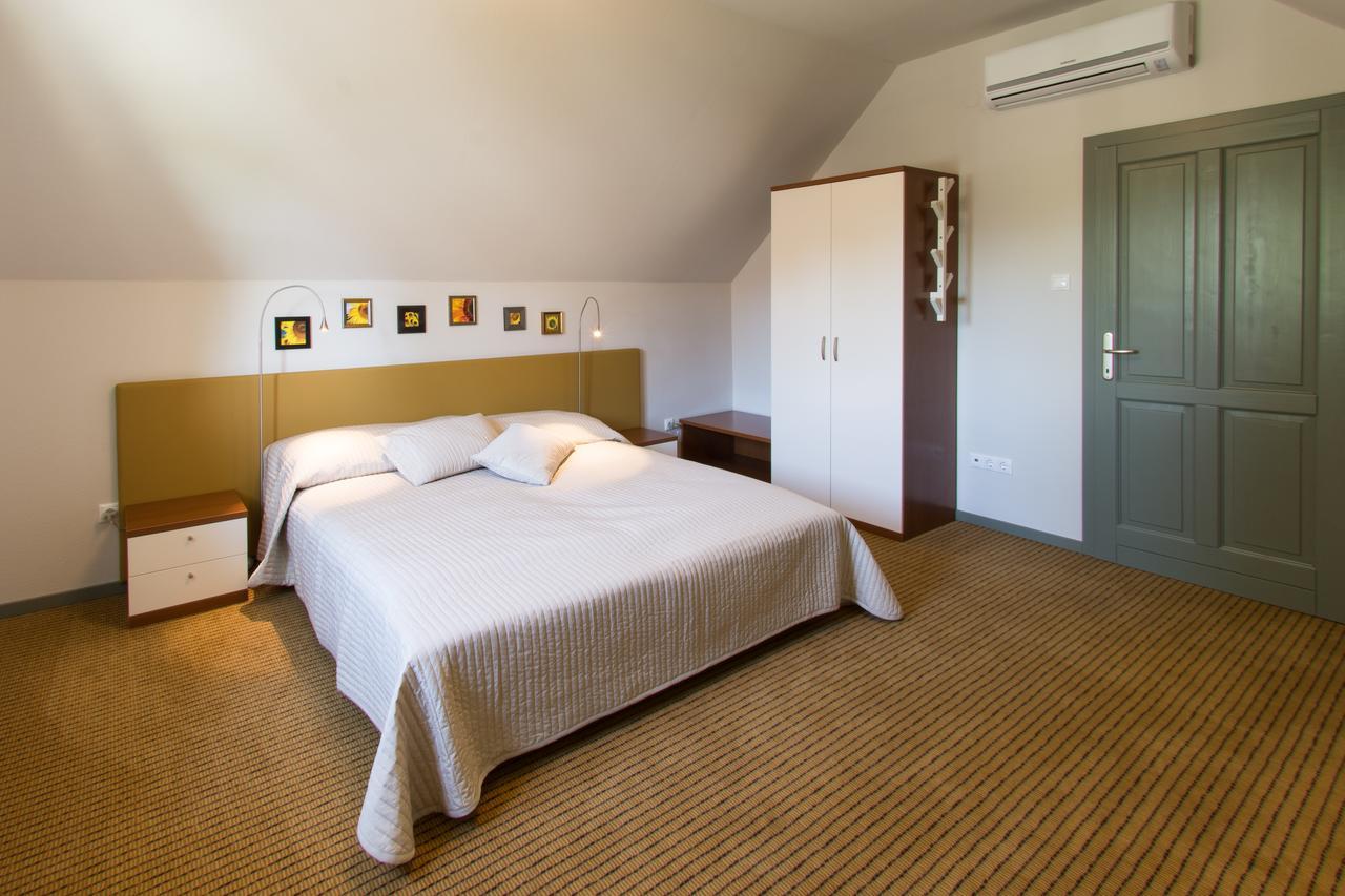 Villa Oliva Boutique Rooms&Spa Zamárdi Exterior foto
